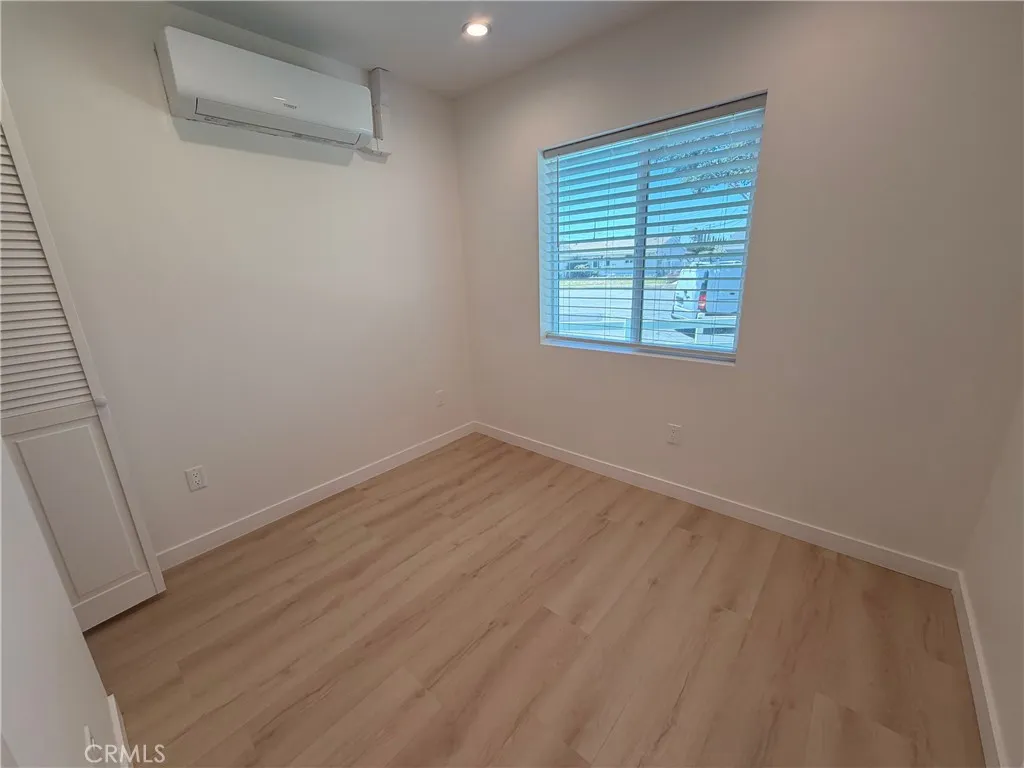 Mini Slit A/C & Heating