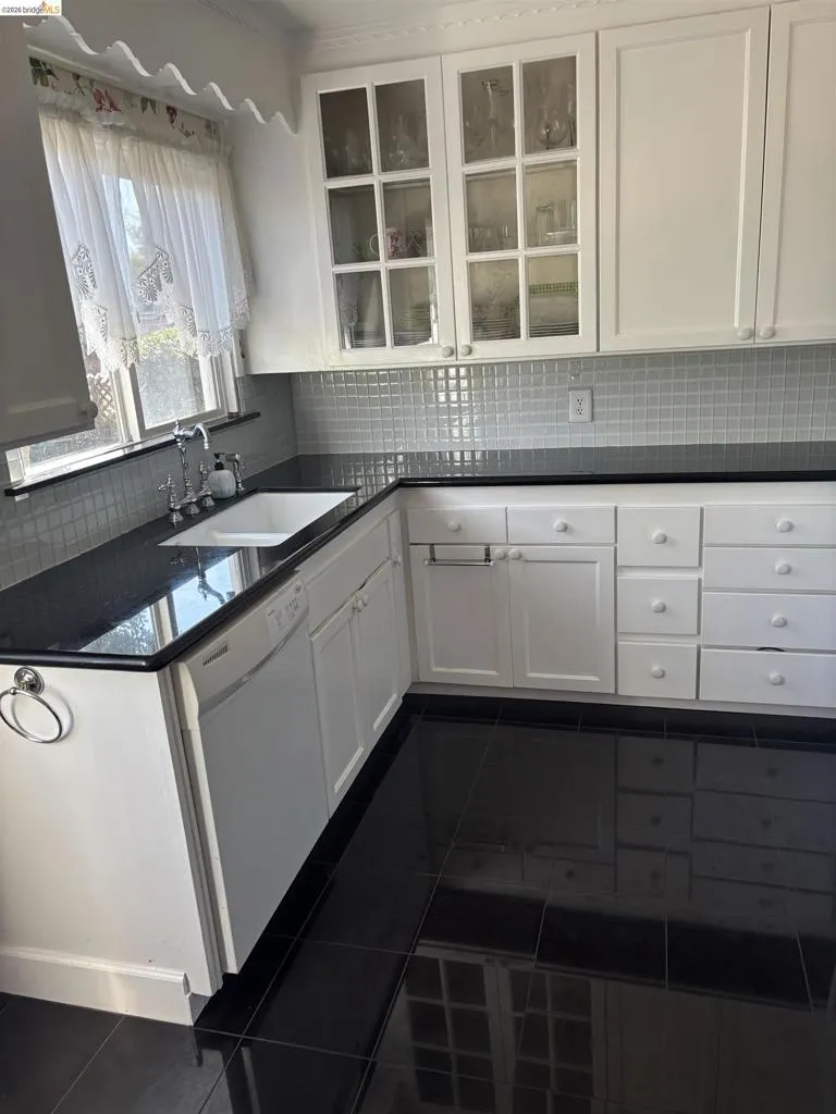 444 28th St, Richmond, California 94804 — photo 4