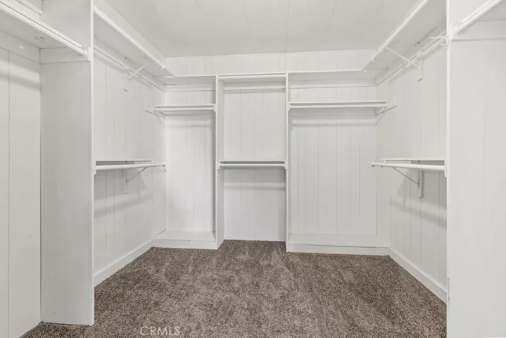 Prim Bed Walk-in closet