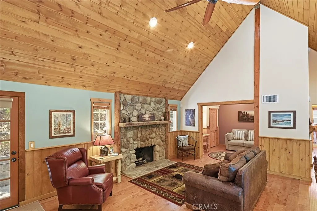 118 E Lane, Lake Arrowhead, California 92352 — photo 4