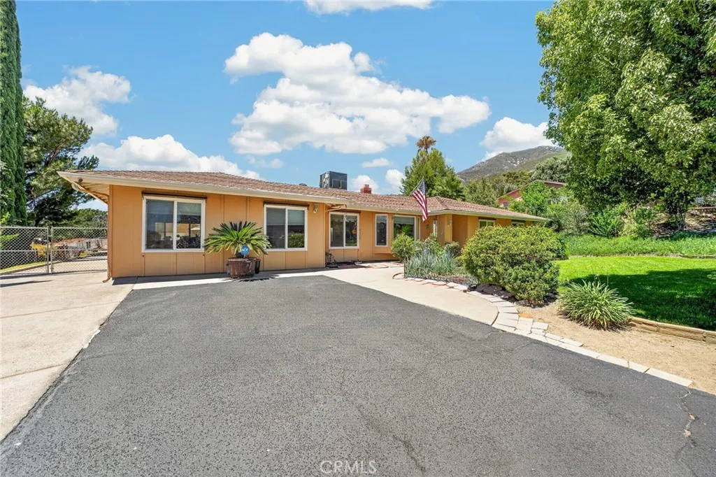 880 Kimbark, San Bernardino, California 92407 — photo 4