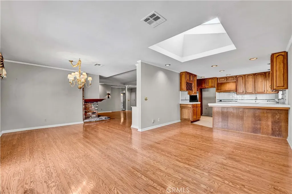 DO YOU LIKE HARDWOOD FLOORING?