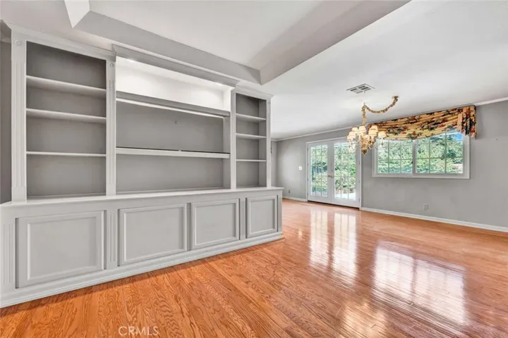 GORGEOUS BUILT-IN BOOKSHELVES IN THE LIVING​​‌​​​​‌​​‌‌​​‌​​​‌‌​​​‌​​‌‌​​‌‌​​‌‌​​​​ ROOM