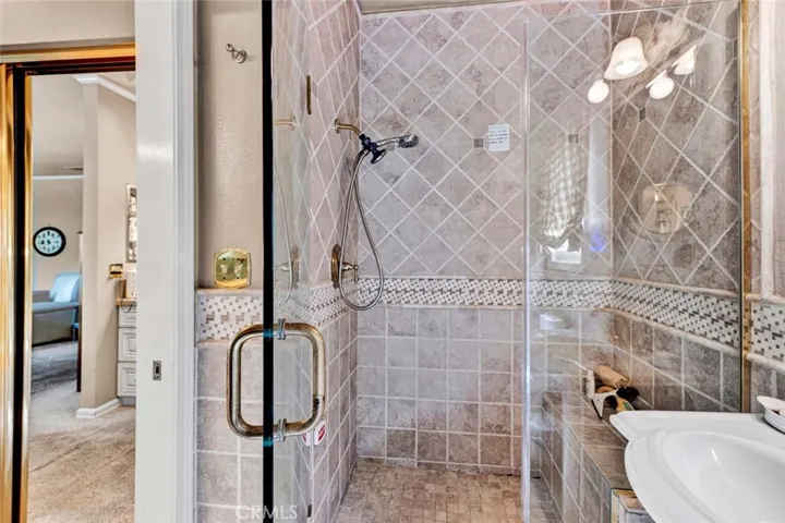 CLOSE-UP OF THE SHOWER