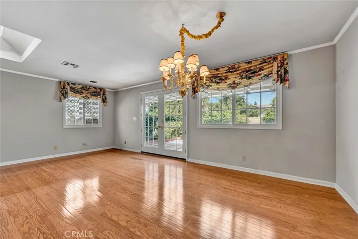 VIEW OF THE DINING ROOM