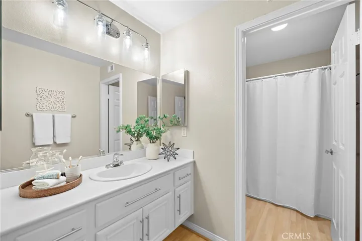 Bathroom 3 (upstairs)
