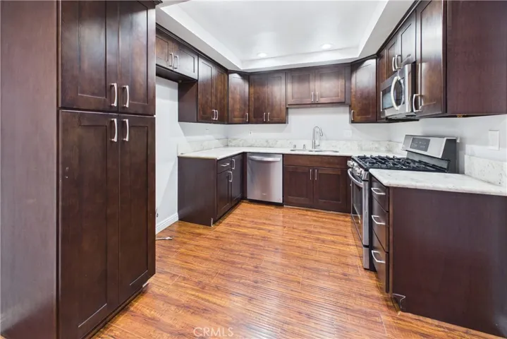 Upgraded kitchen w pantry shelves
