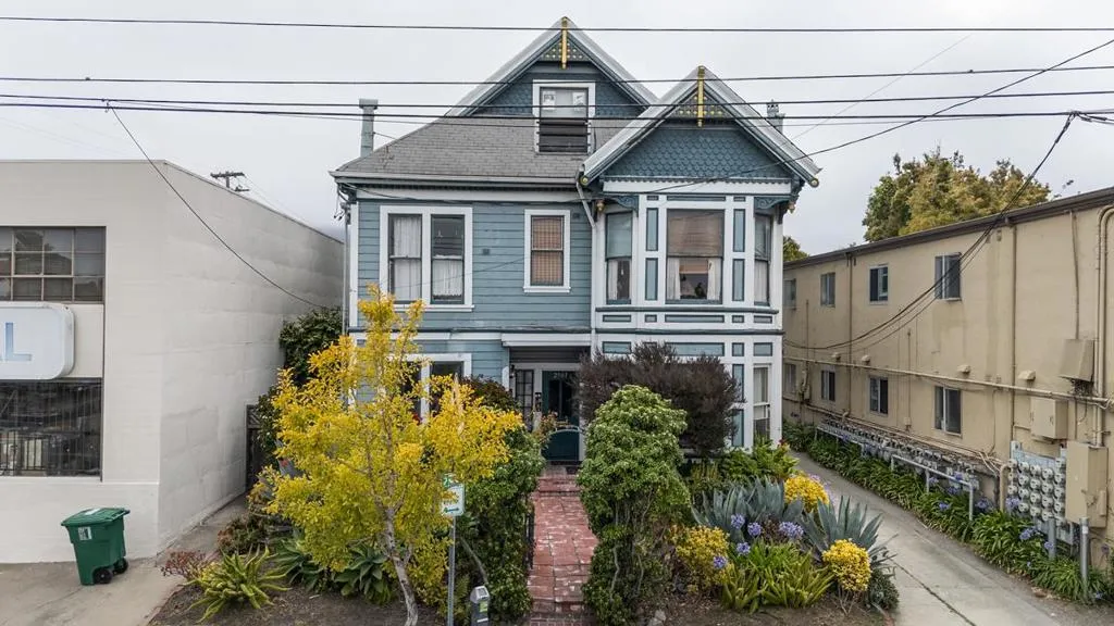 2807 Shattuck Ave