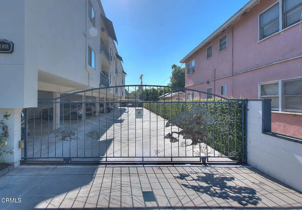 Gate Gate