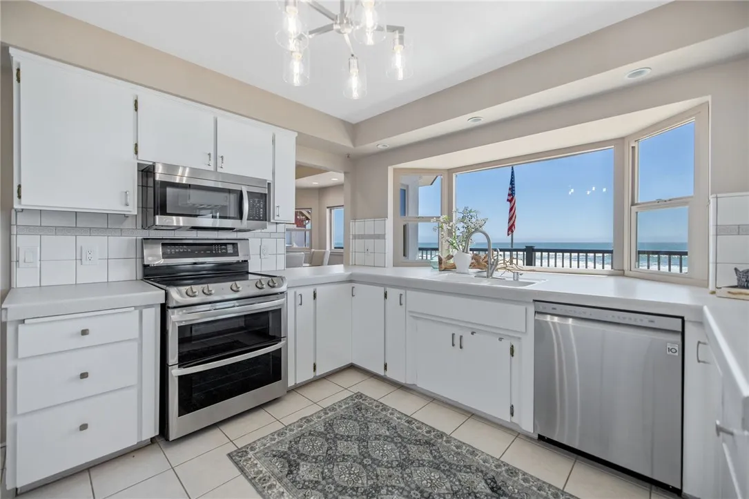 Kitchen with View 2