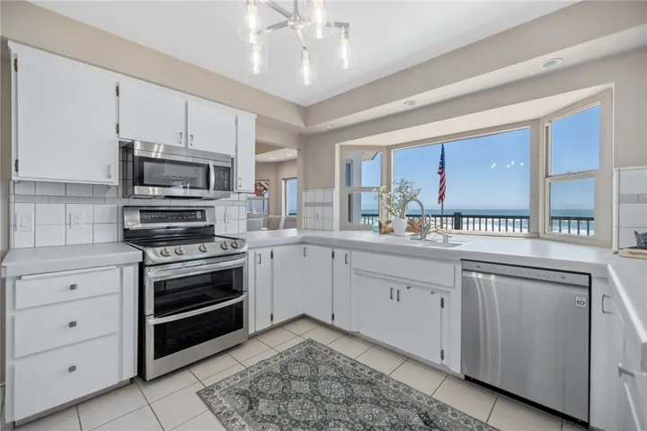 Kitchen with View 2