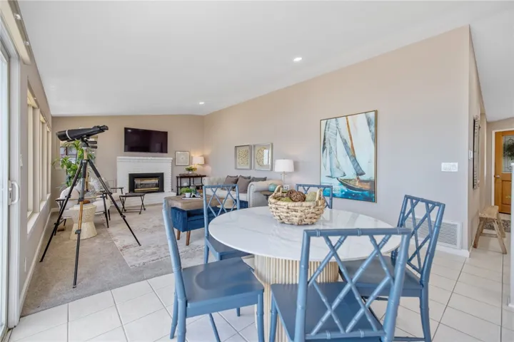 Breakfast nook and living