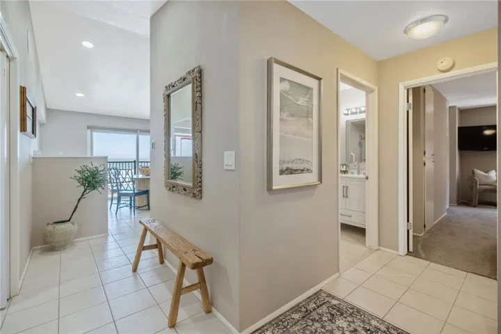 Front entryway hall