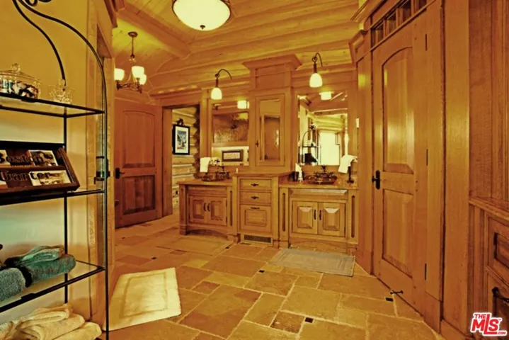 Master Bath w Steam/Swedish Sh