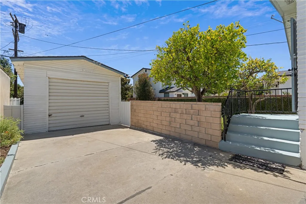 1-car garage