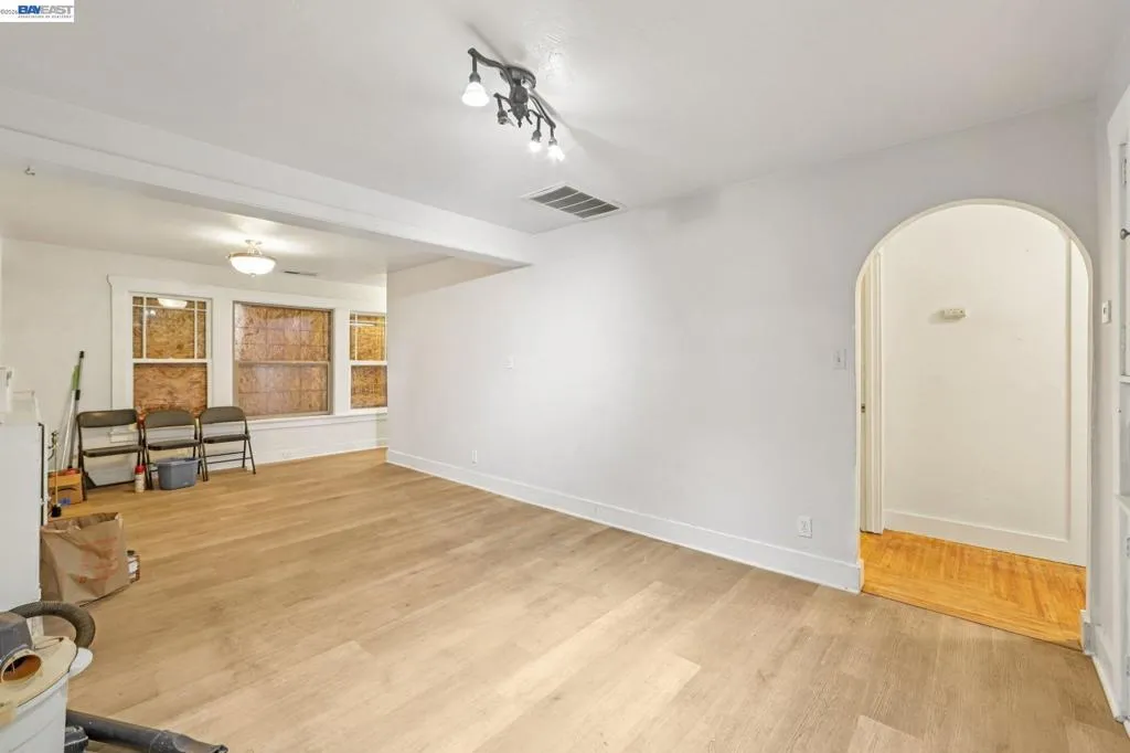 5826 Avenal, Oakland, California 94605 — photo 5