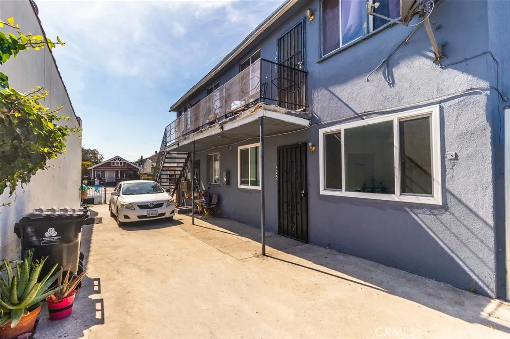 1425 W Jefferson, Los Angeles, California 90007 — photo 4