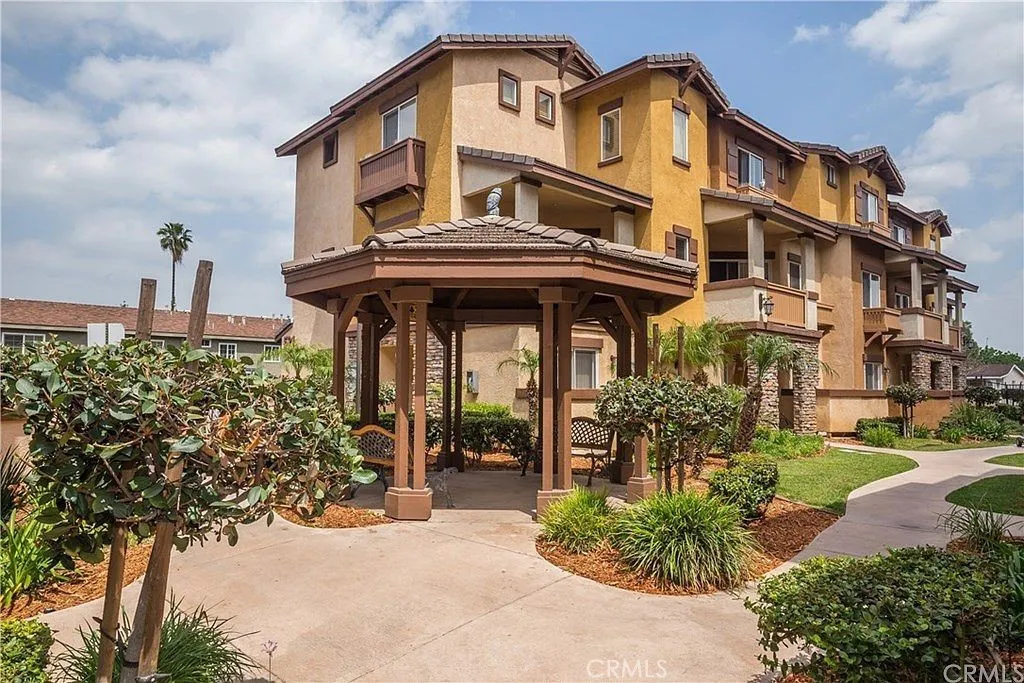 511 N Lark Ellen I
