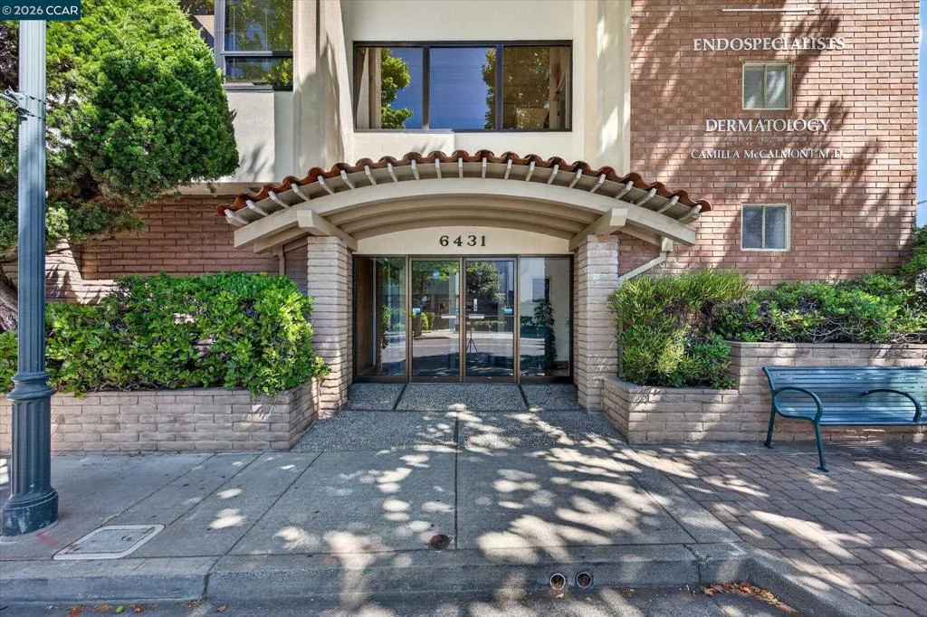 6433 Fairmount