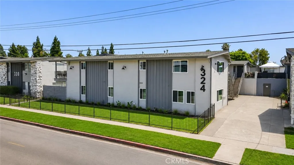 324 E Leatrice Ln