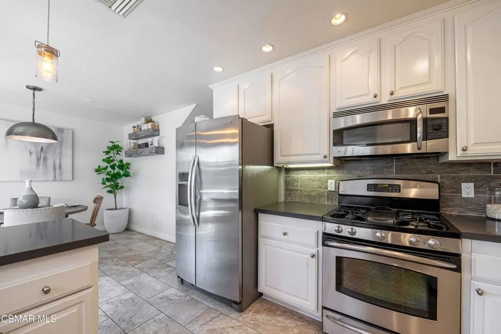 4049LibertyCanyonRd 15