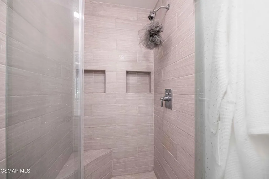 4049LibertyCanyonRd 30