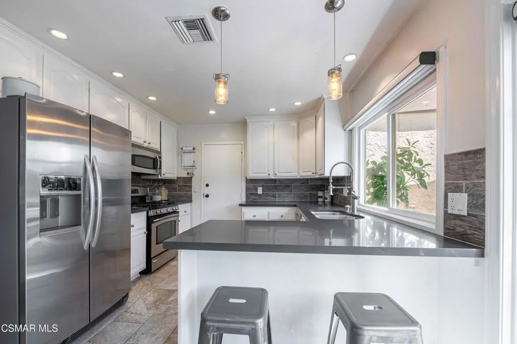 4049LibertyCanyonRd 12