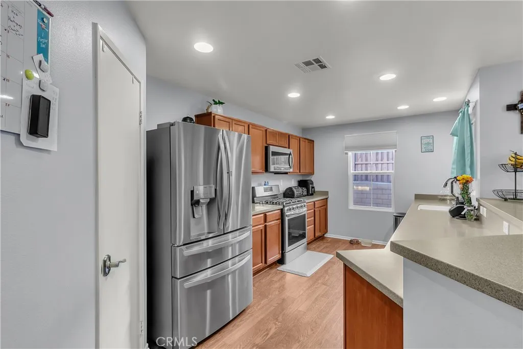 684 Julian Avenue, San Jacinto, California 92582 — photo 4