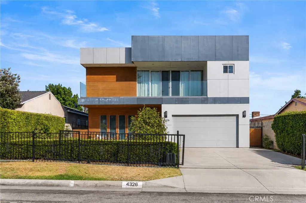 4326 Lynd