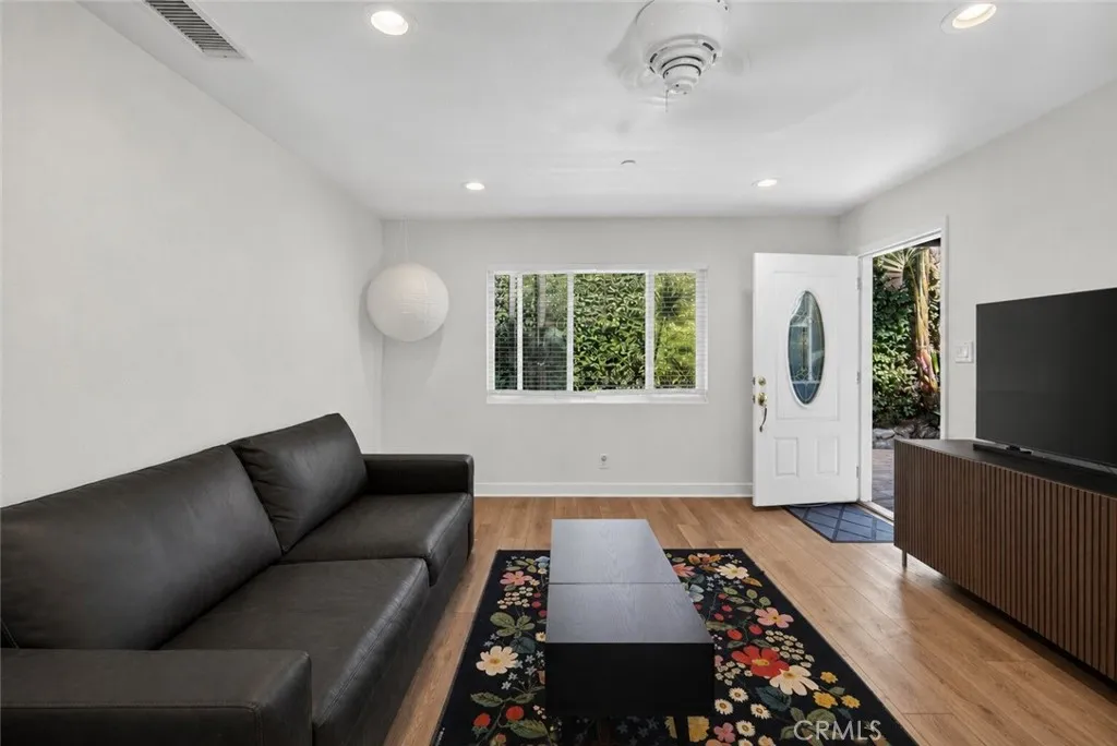 Middle Unit- 1 bedroom- Digital Edit - clutter removed