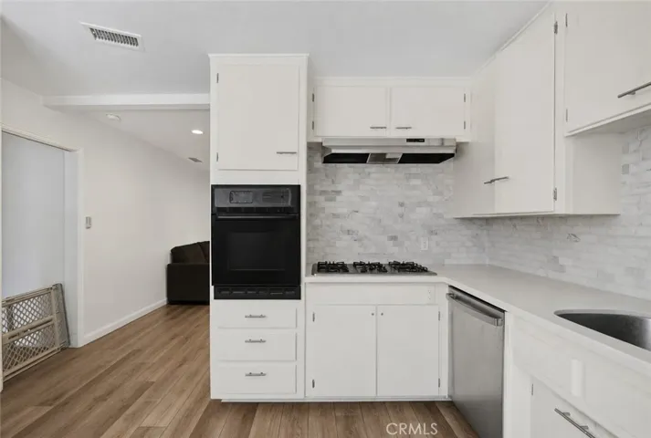 Middle Unit- 1 bedroom-Digital Edit - clutter removed