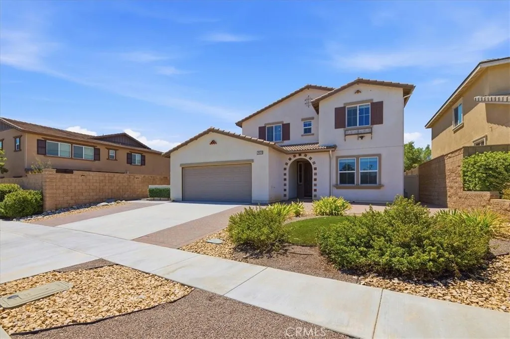 Great Curb Appeal!