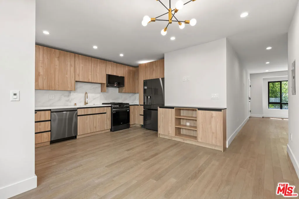 1444 S Crescent Heights Blvd