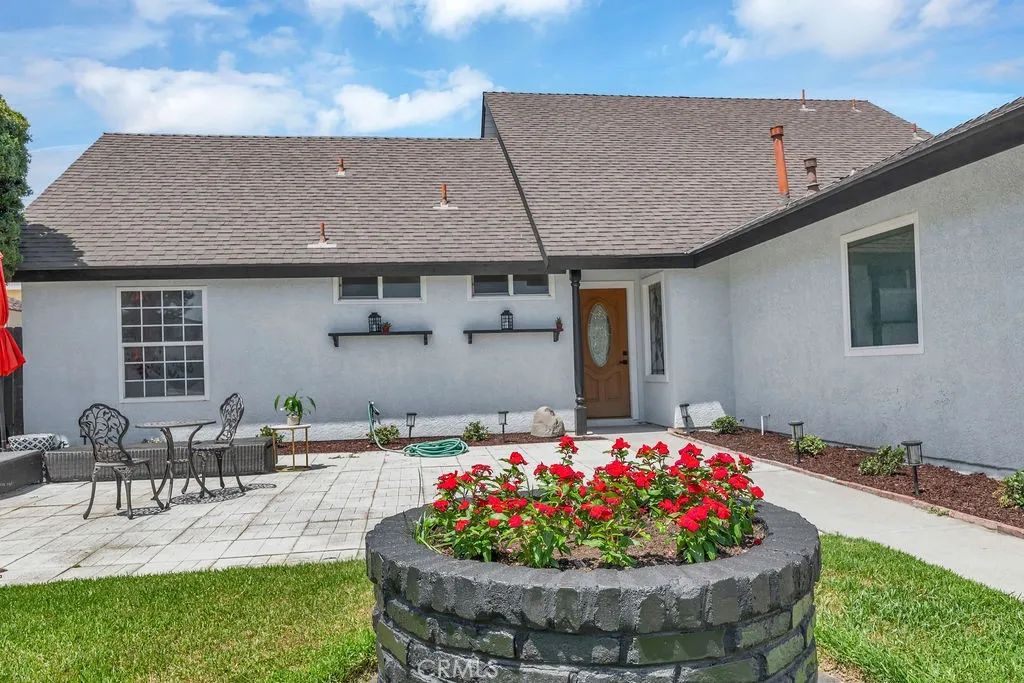Beautiful curb appeal Beautiful curb appeal