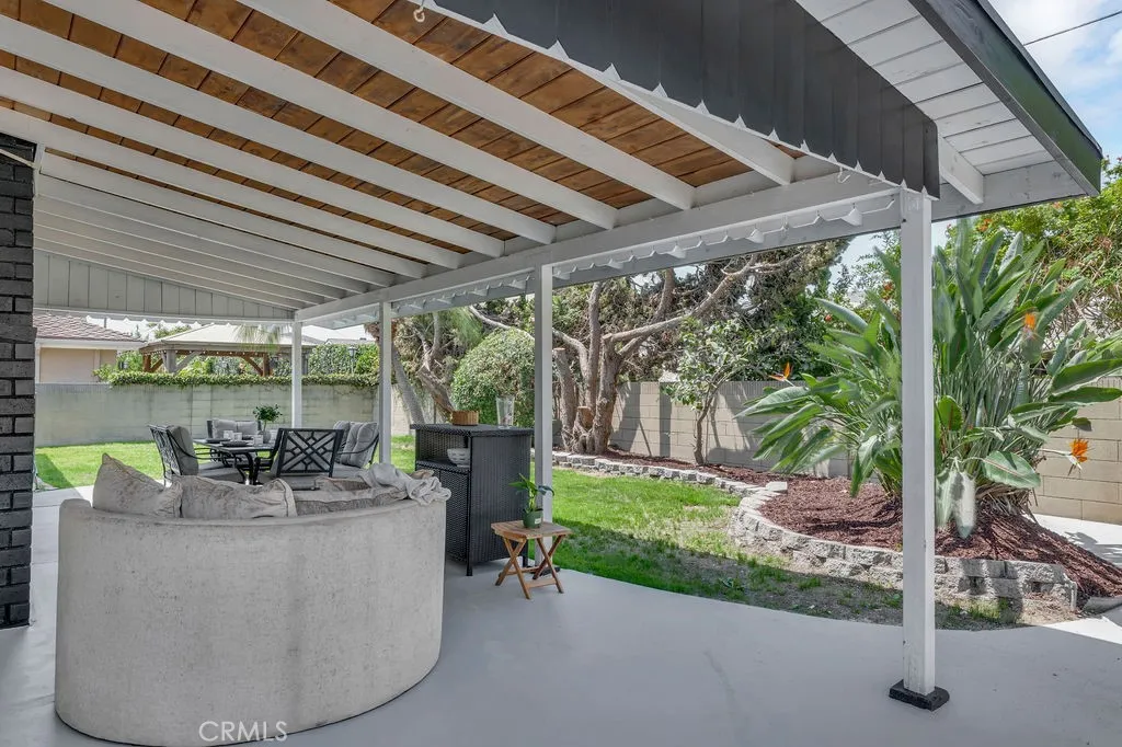 Large entertainers backyard
