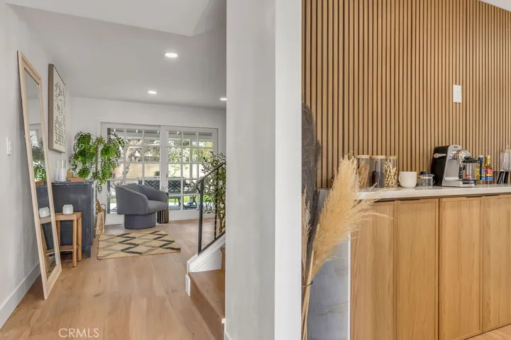 Open and wide entrance area