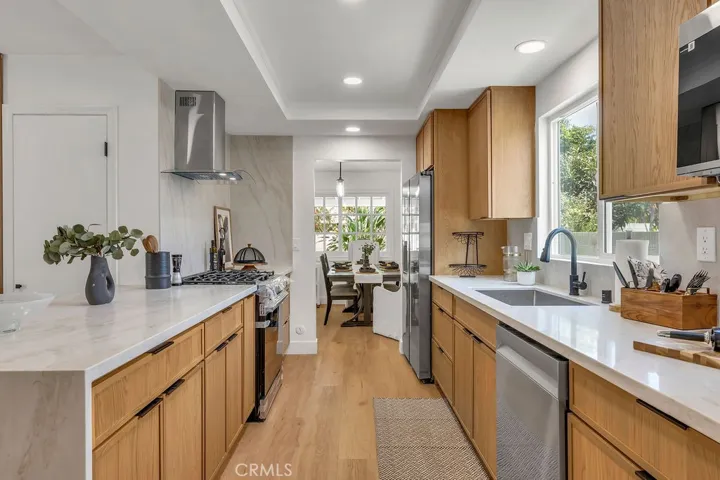 Slim Shaker cabinets