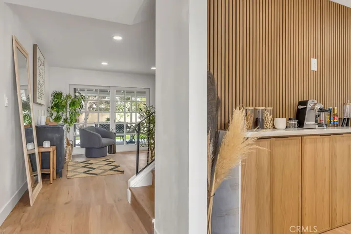 Open and wide entrance area