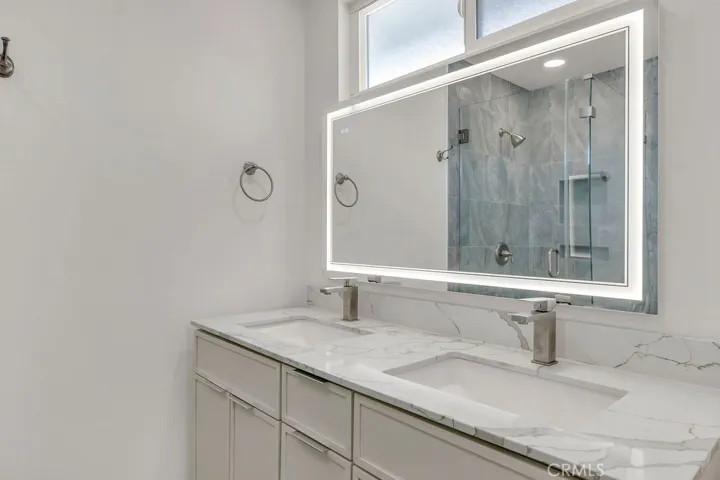 Double vanity in master Shower