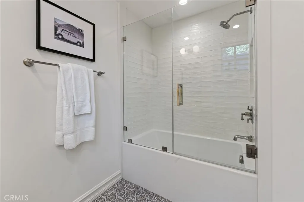 Upstairs Bedroom Bath En suite