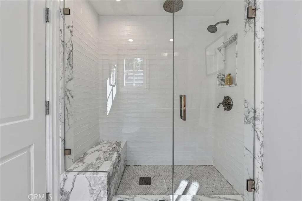Upstairs Bedroom Bath En suite