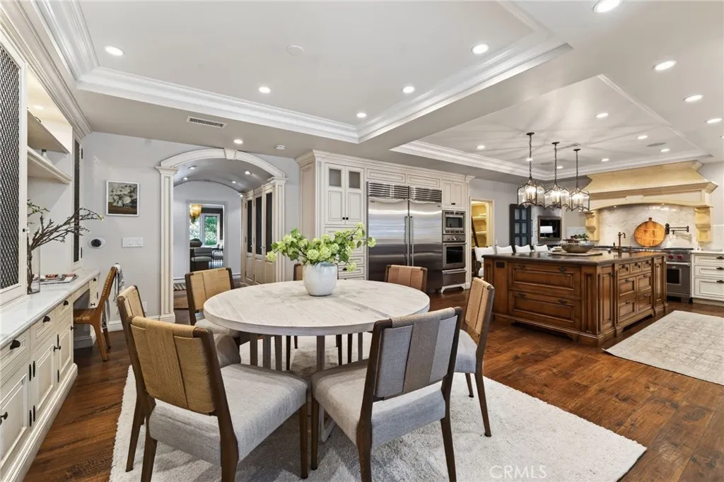Breakfast area in kitchen