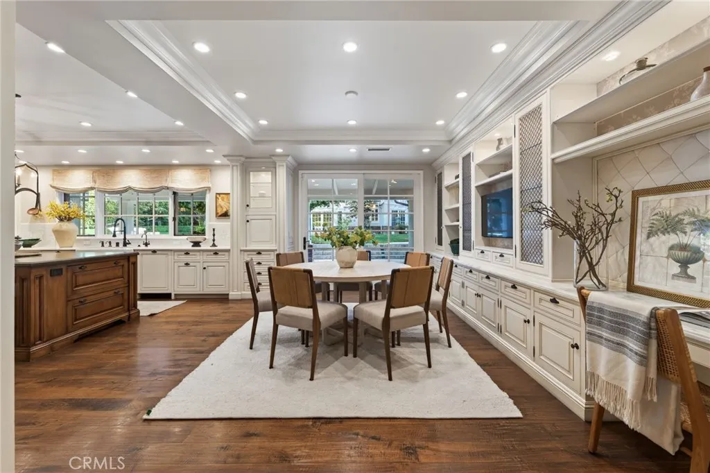 Large breakfast area