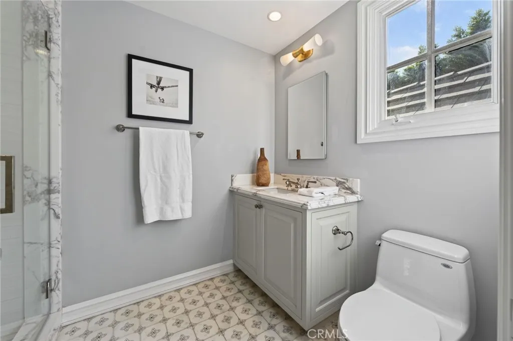 Upstairs Bedroom Bath En suite
