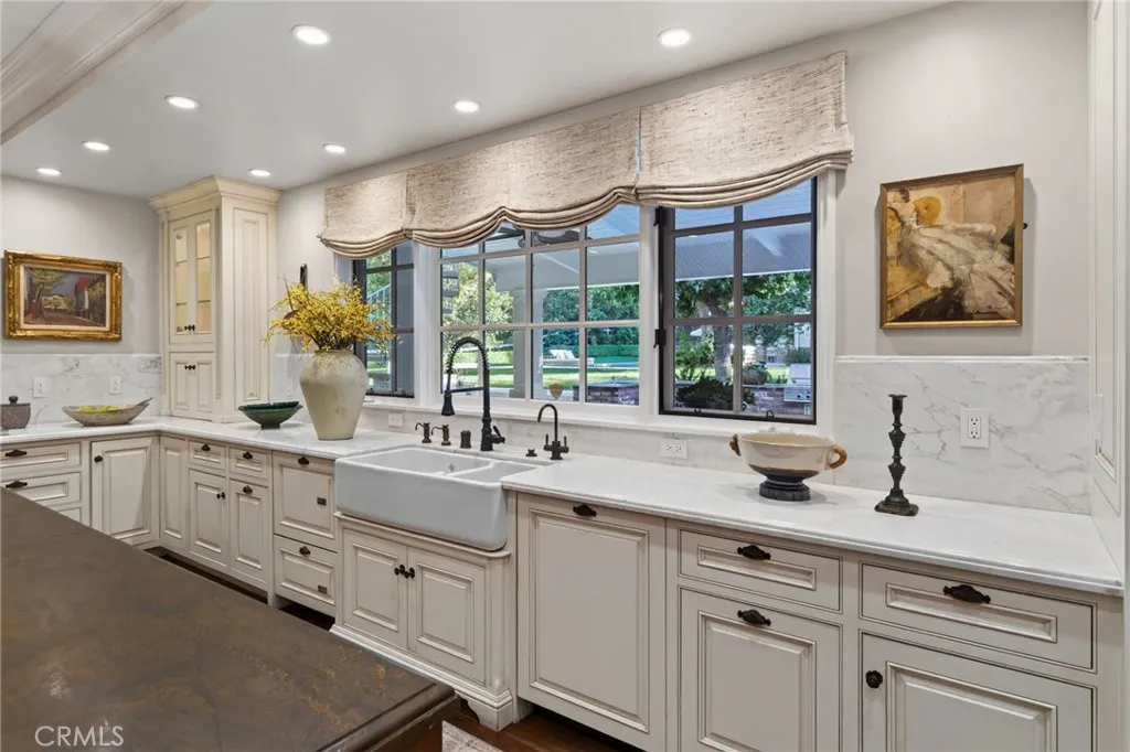 Kitchen with plenty of counter space