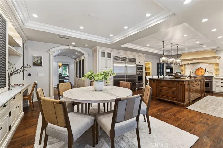 Breakfast area in kitchen