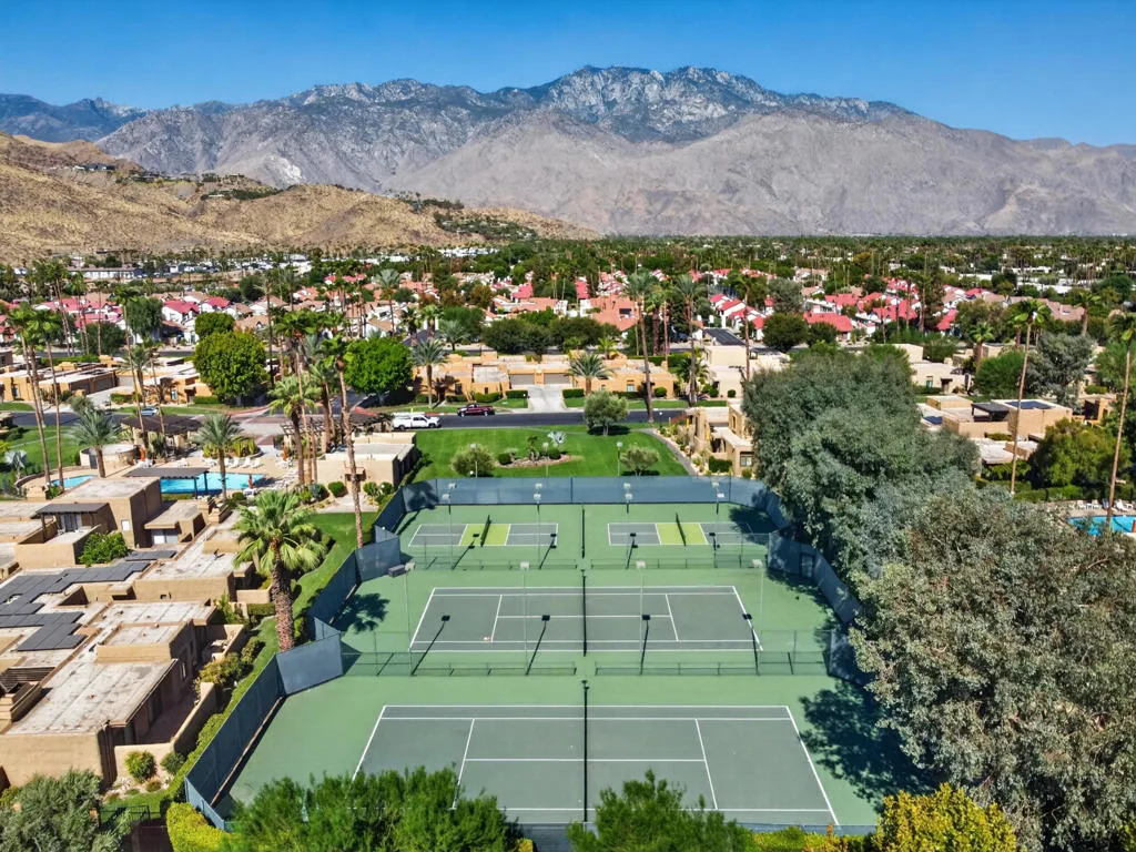 Tennis & Pickleball Courts