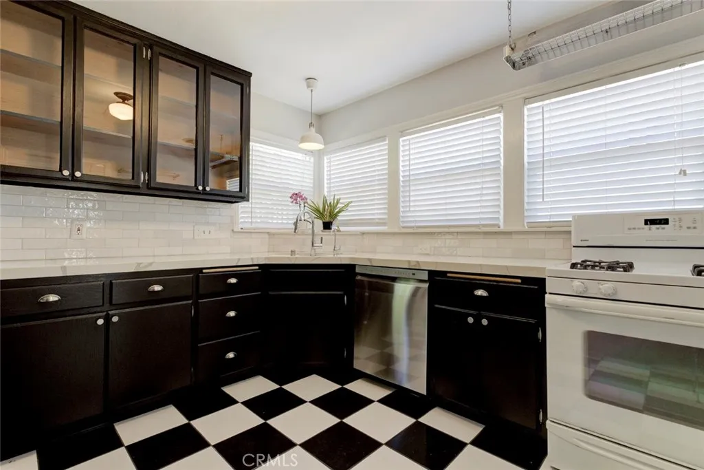 14546 Martha, Sherman Oaks, California 91411 — photo 5