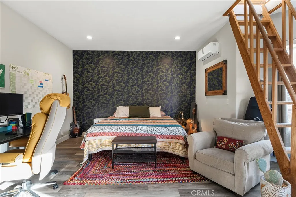 Separate office/guest suite