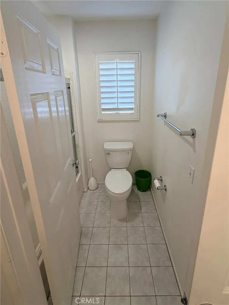 Tub/shower combo w/toilet